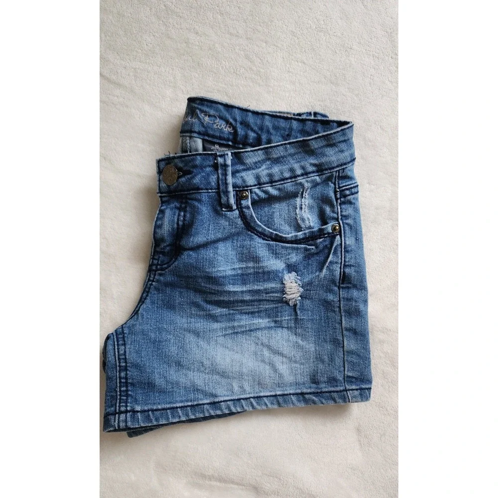 Wishful Park Womens Distressed Y2K Denim Shorts Medium Wash Blue Size 9 JS413354